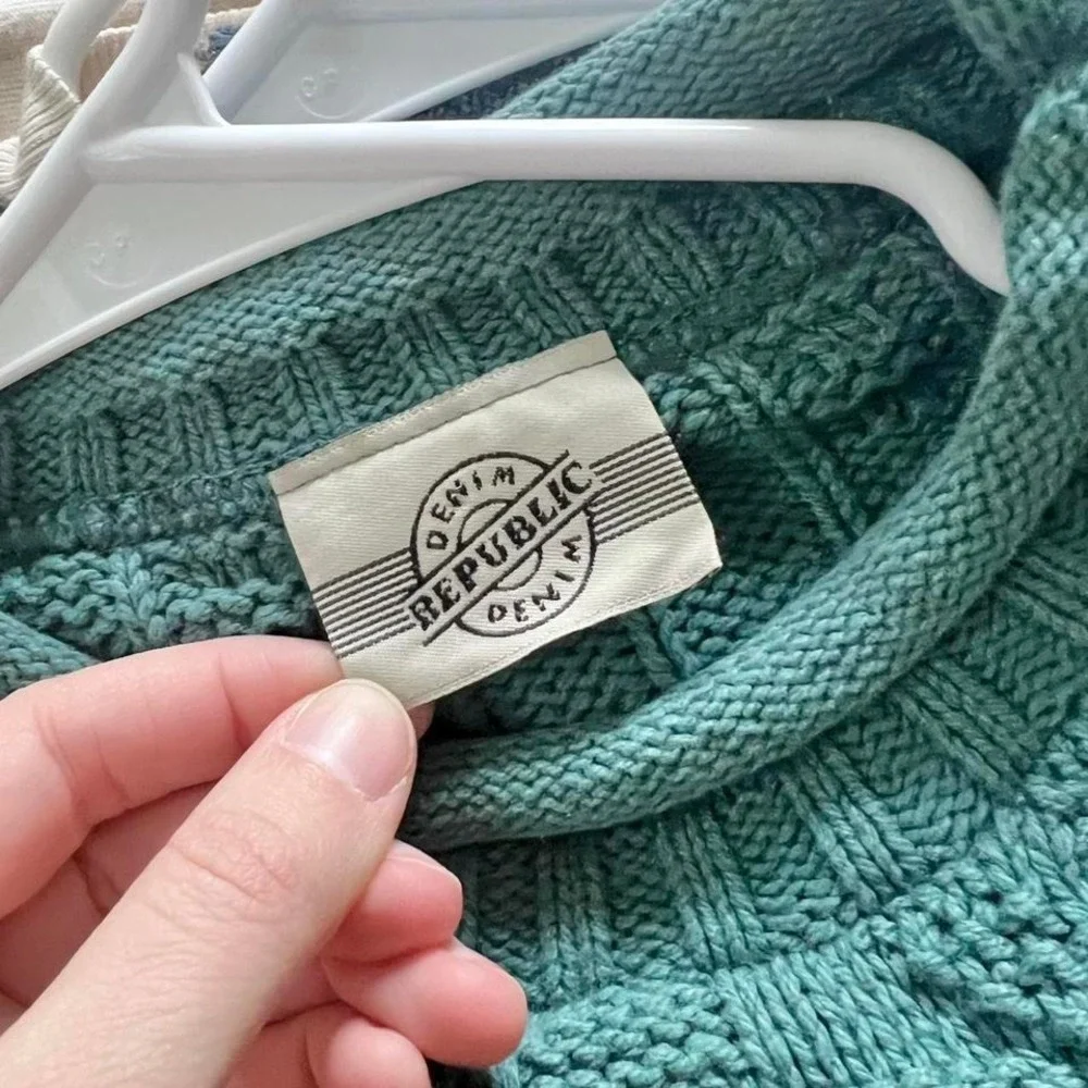 Vintage 80's‎ 90's Teal Knit Mock Neck Embossed Sweater